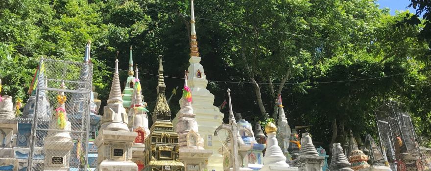 Wat Khao Takhrao