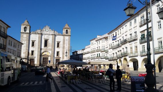 Évora