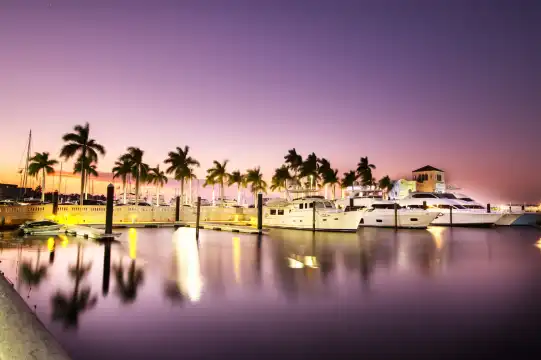 鄰近Twin Dolphin Marina的酒店