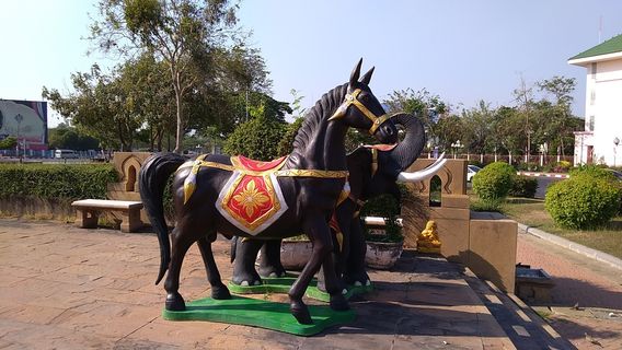 King Narai the Great Monument