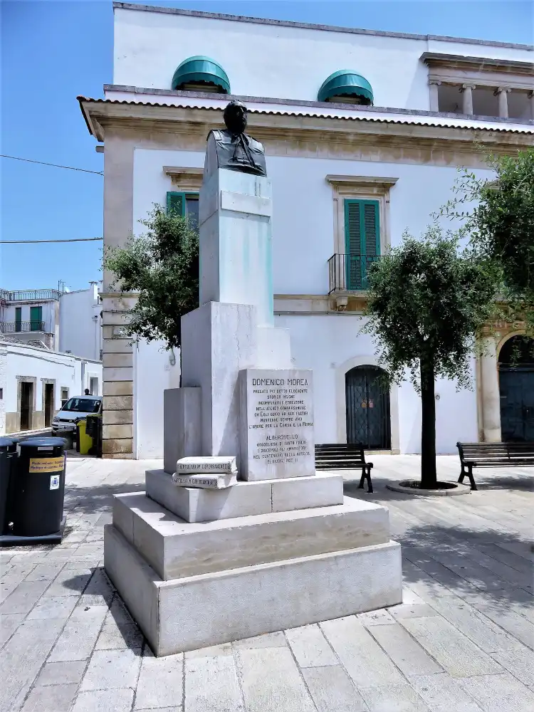 Hotels near Monumento a Monsignor Domenico Morea