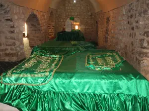 Ezzul Tomb of Sultan Şeyhmus'u