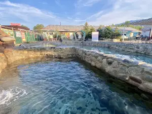 Goryachiy Istochnik "Del'fin"