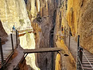Recogida cascos Caminito del Rey