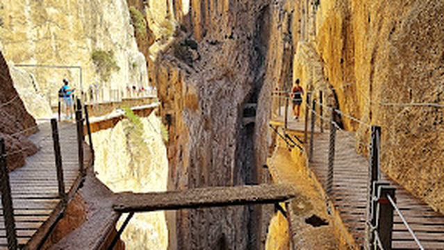 Recogida cascos Caminito del Rey