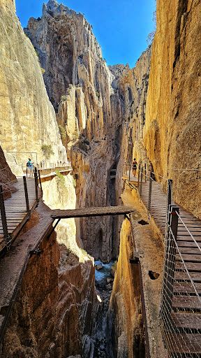 Recogida cascos Caminito del Rey