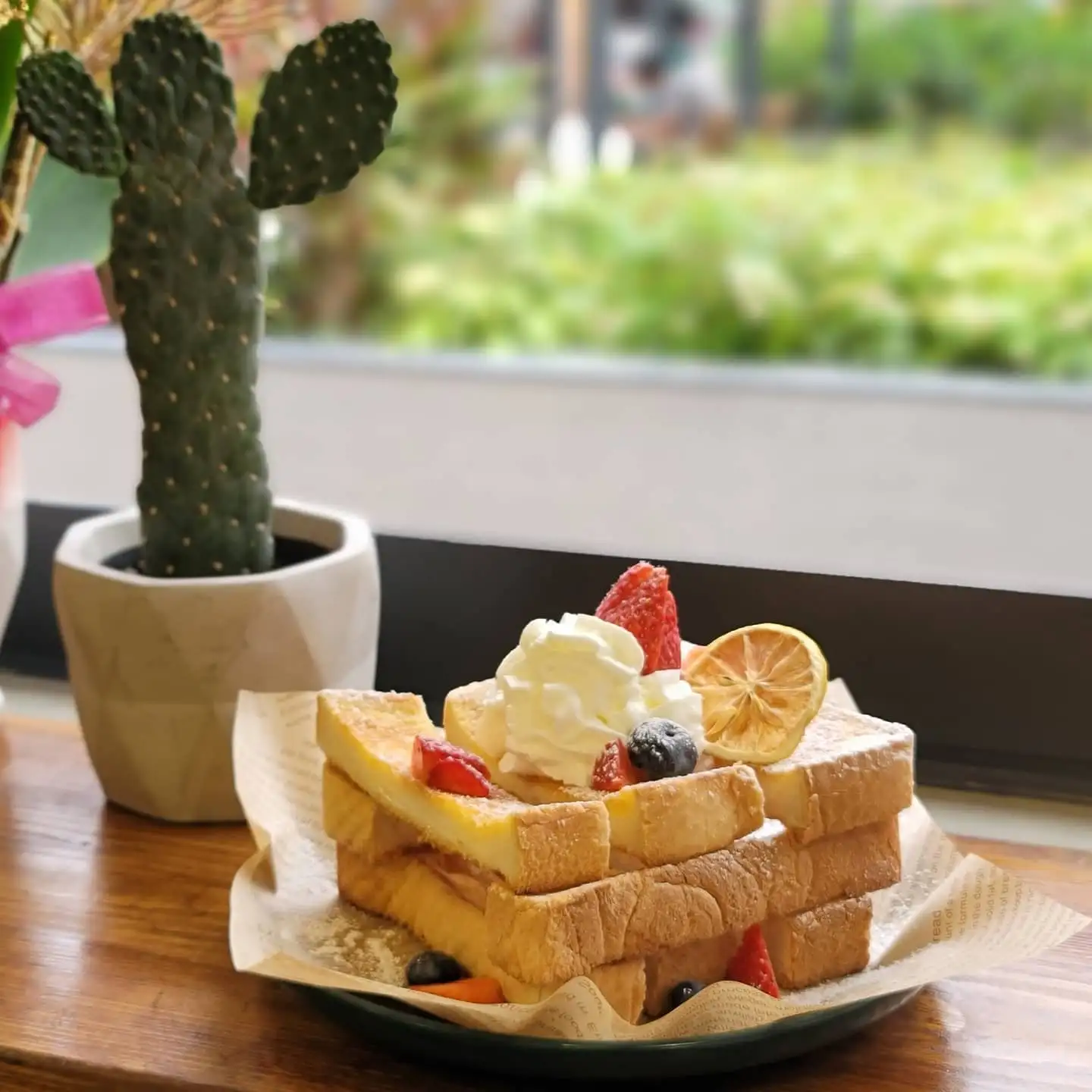 鬆脆的牛油蜂蜜吐司