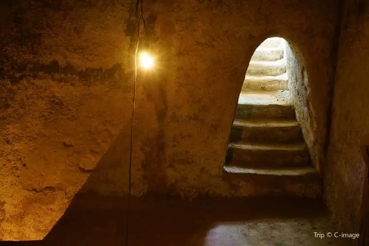 史跡クチトンネル