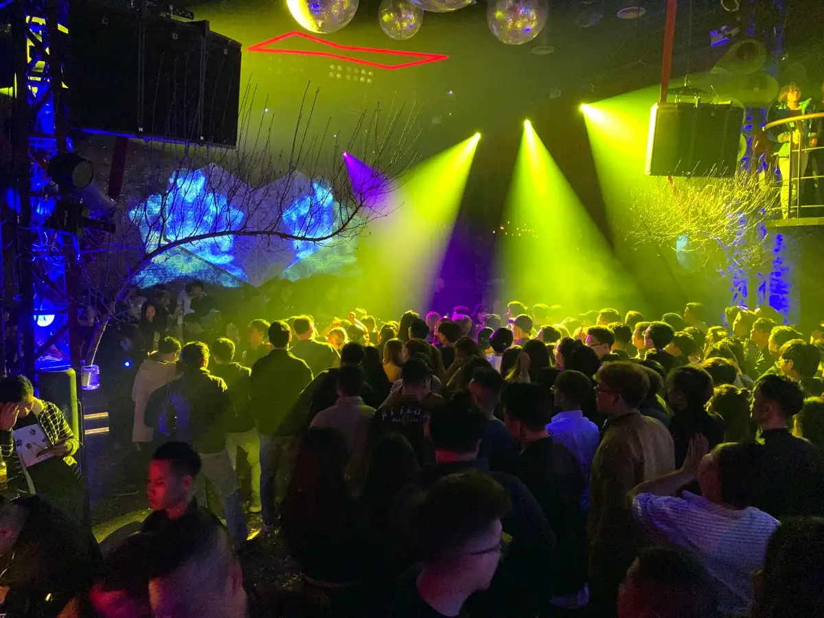 ナイトクラブ巡り