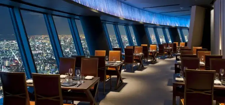 東京晴空塔餐廳可以一邊飽覽夜景一邊品嚐美食