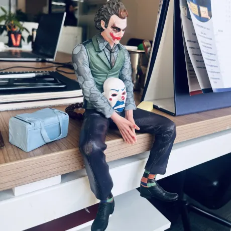 user-avatar