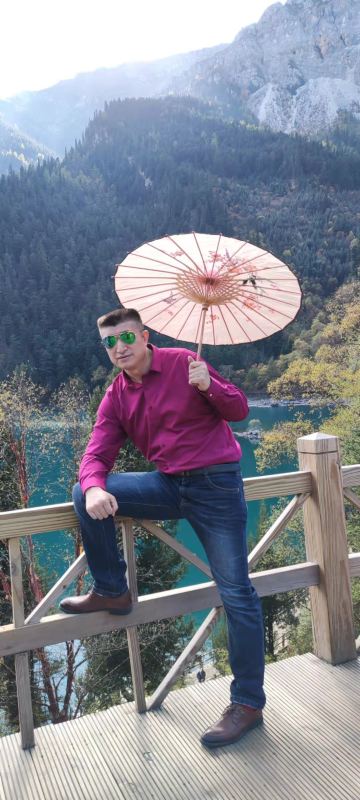 user-avatar