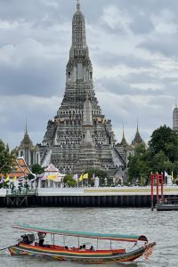 Brandy8180 曼谷沙吞路耐拉提瓦斯公寓酒店優惠