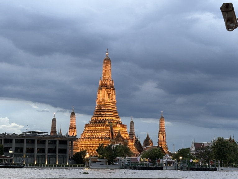 以下に安く旅するか考える男