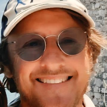 user-avatar