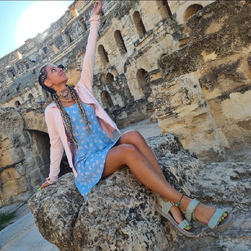 Masha_letaet