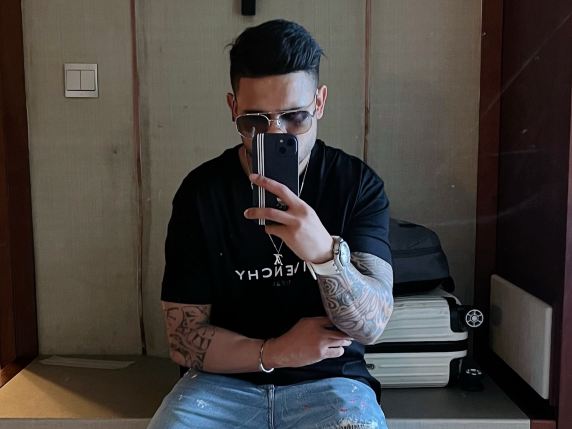 user-avatar