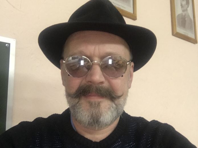 Олег Я