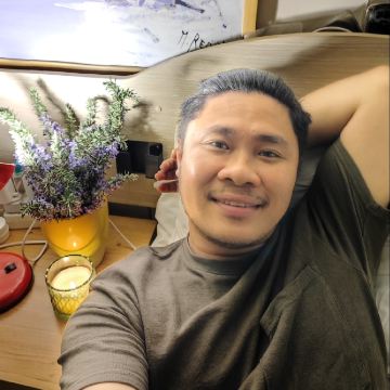 user-avatar