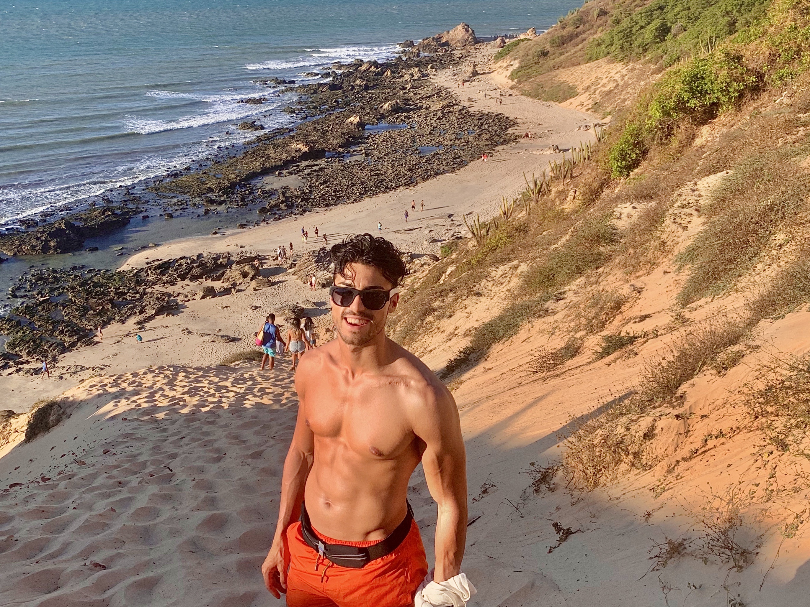 Leandro B