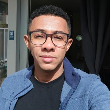 user-avatar
