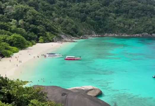 One-day tour to the Similan Islands in Phuket, Thailand [One-day snorkeling tour on the Similan Victoria catamaran Mifa Victoria]