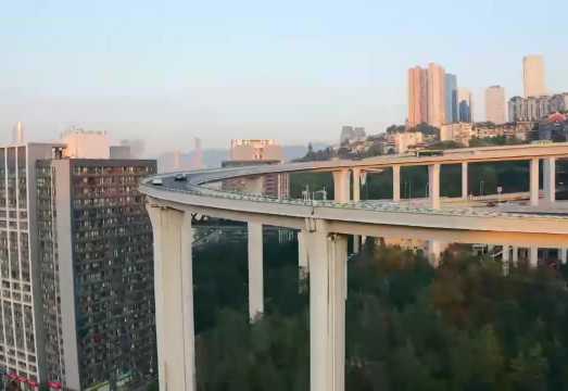 1-Day Chongqing Tour: Yangtze River Cableway + Light Rail Through Buildings + Hongya Cave + Ciqikou|Free for children
