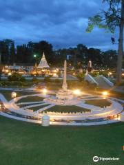 Miniature Thai Royal Barge Performance Center