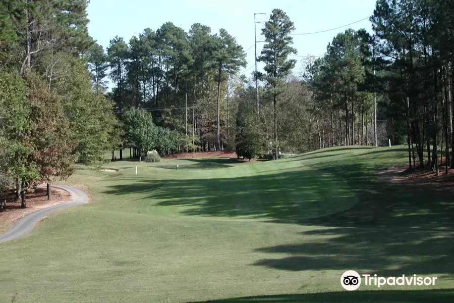 Fox Creek Golf Course & Driving Range