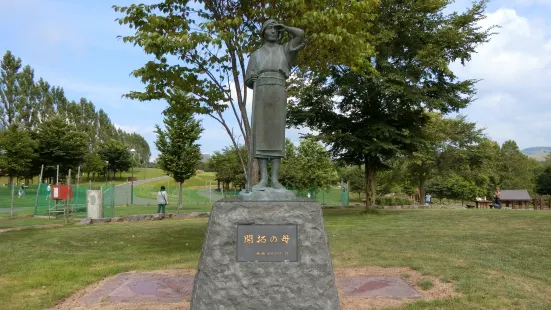 Kaitaku no Haha Statue