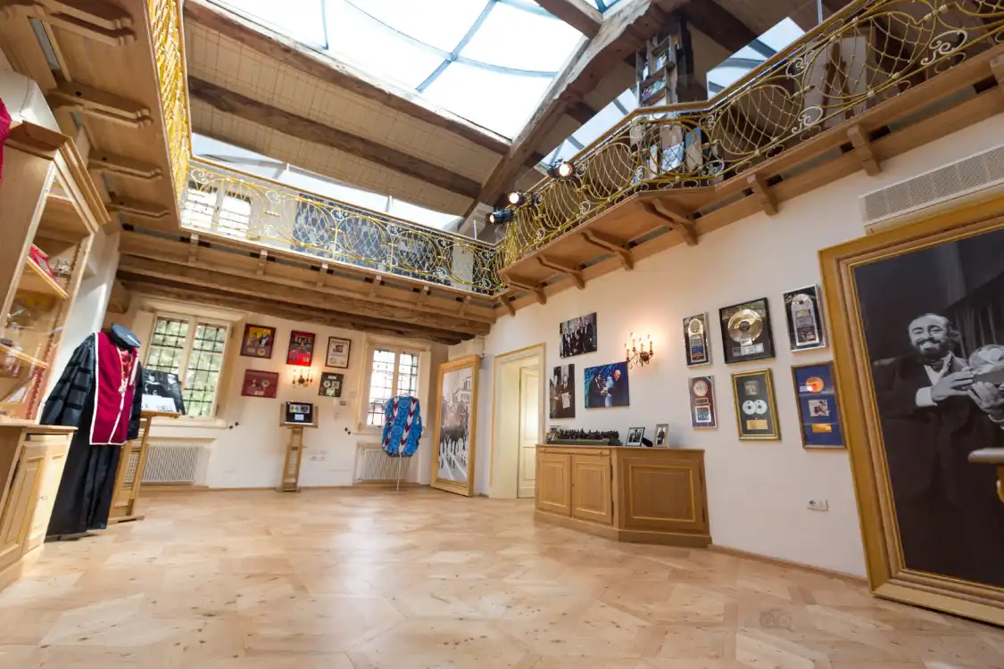 Các khách sạn gần Casa Museo Luciano Pavarotti
