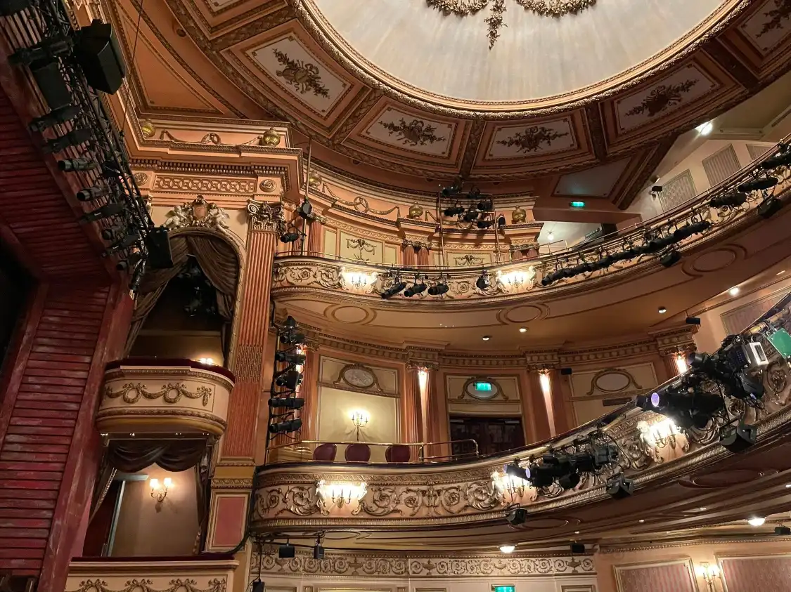 Hotels near Gielgud Theatre