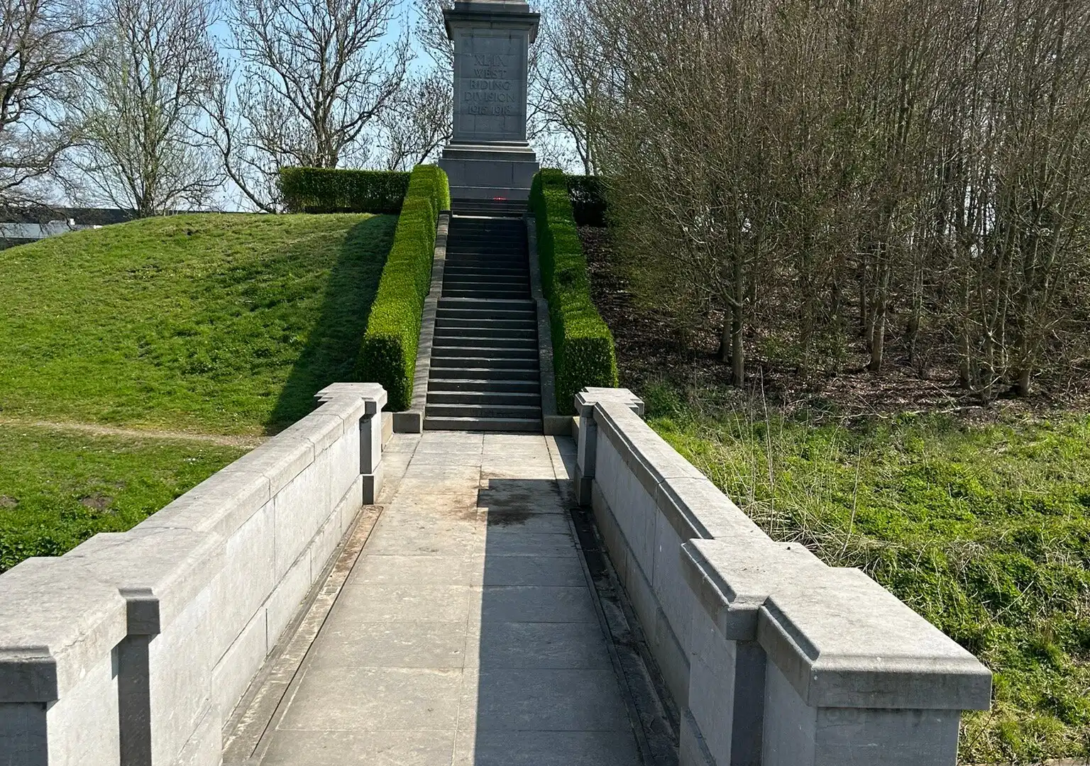 Hotels near John McCrae Site