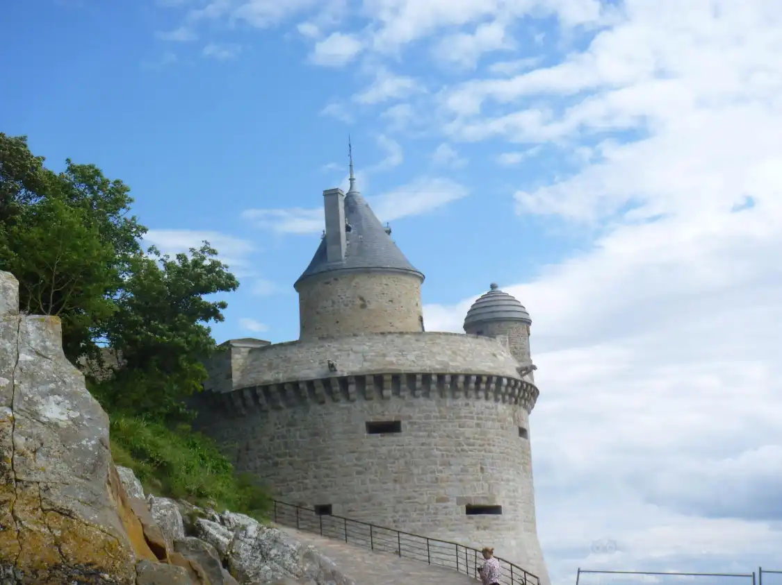 Hotels near Tour Gabriel