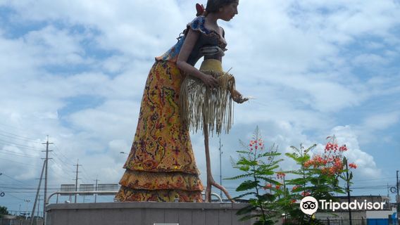 Monument to the Manabita Weaver