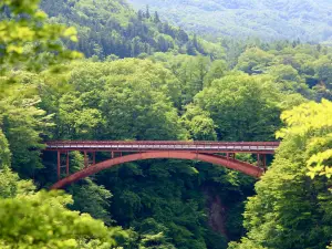 Yukiwari Bridge