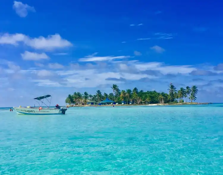 Hotels near Cayo El Acuario