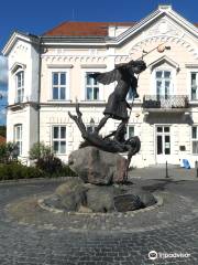 Szentharomsag Statue