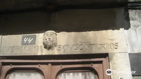 CASA DAS QUATRO CABEÇAS