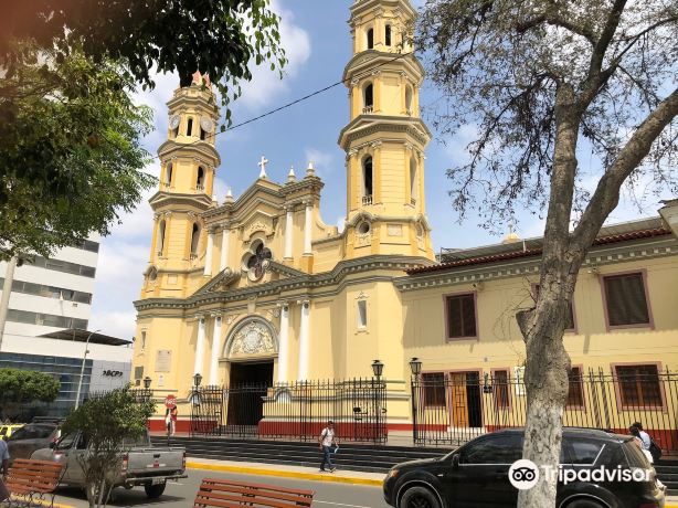 Compare 5 airports near Piura