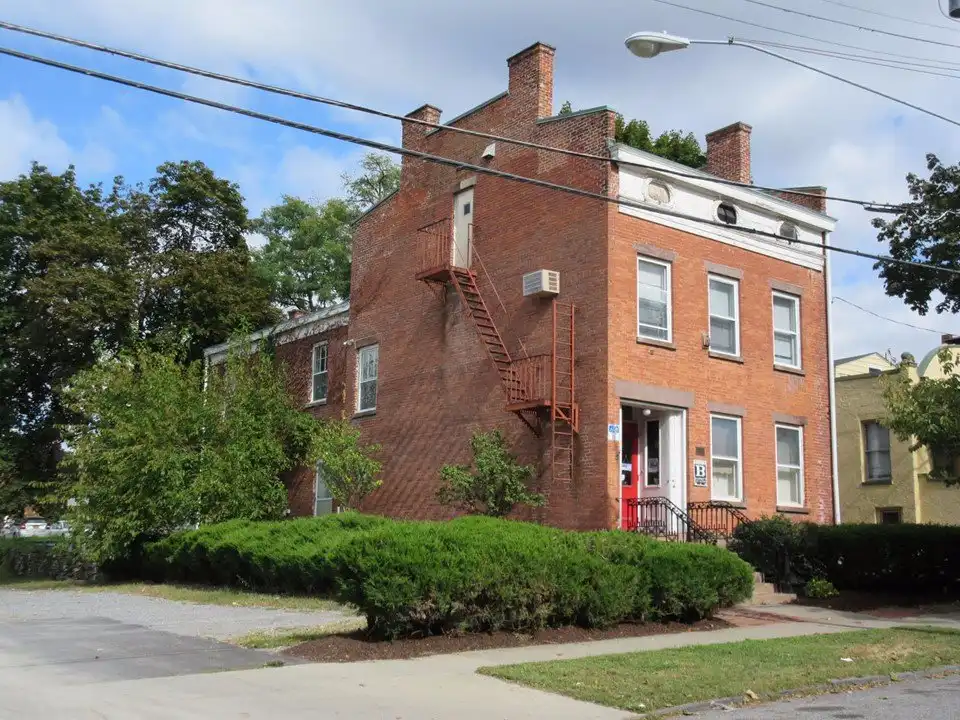Hotels near Barrett Art Center