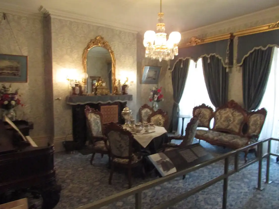 Hotel in zona Maison Historique George-Etienne Cartier