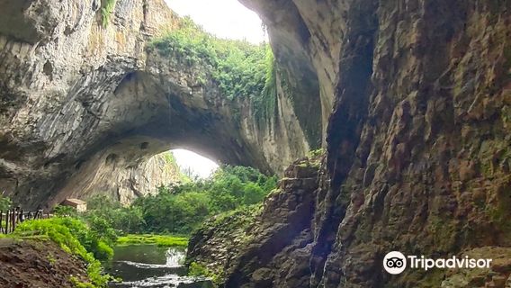 Devetashka Cave