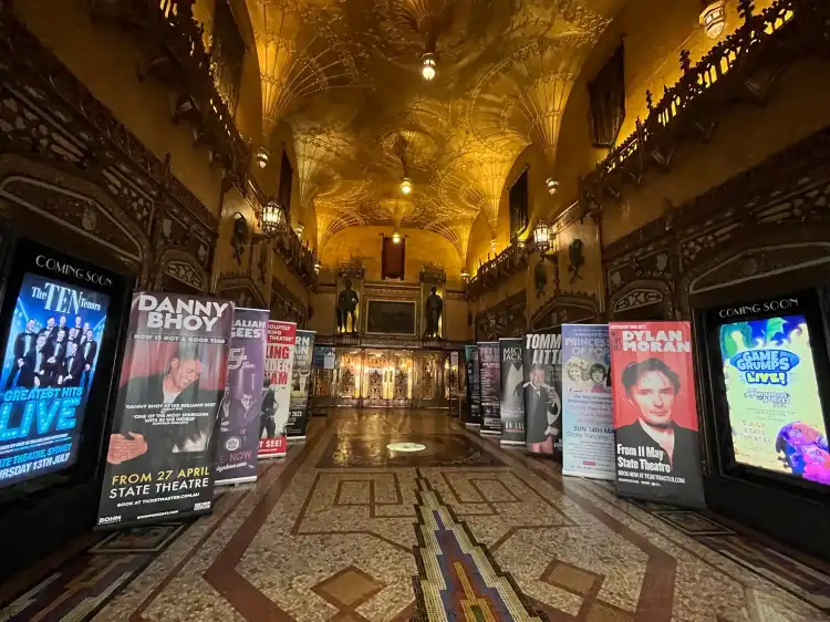 Các khách sạn gần State Theatre