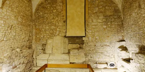 瑪律蒂嫩戈•切薩雷斯科•諾瓦裡諾宮