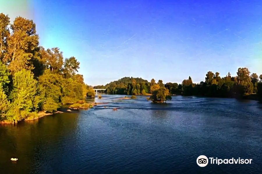 Willamette River bike trail