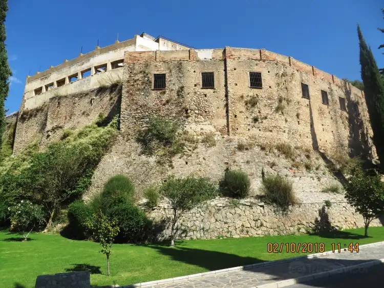 Hotels near Castillo del Laurel