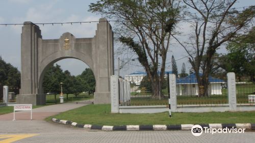 Grand Palace Park (Istana Besar)