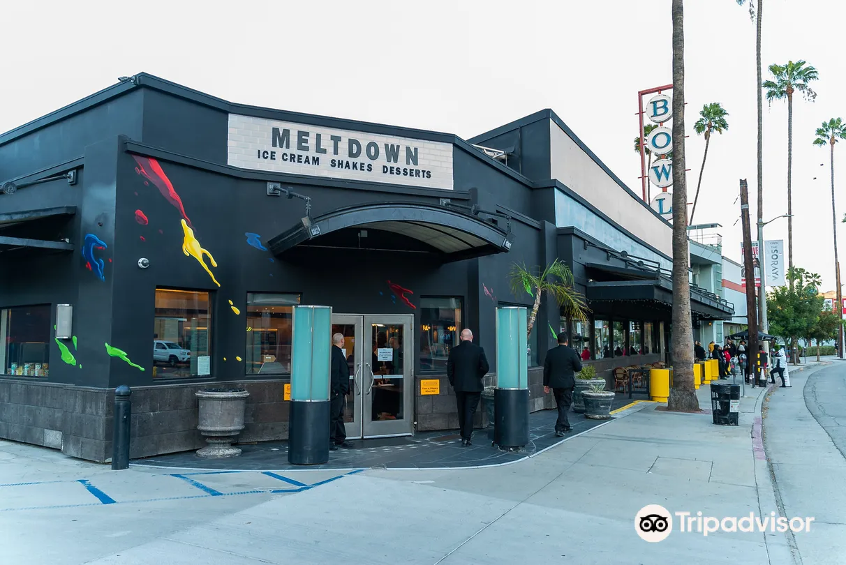 4_Pinz Bowling Kitchen + Bar