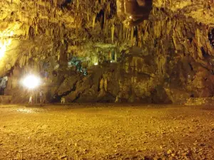 Drogarati Cave